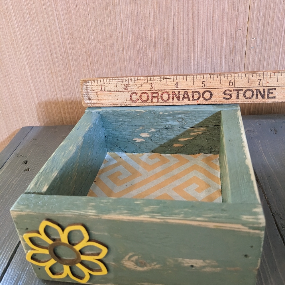 Hand made Wood Box Home Handcrafted Green & Yellow - Picture 3 of 4